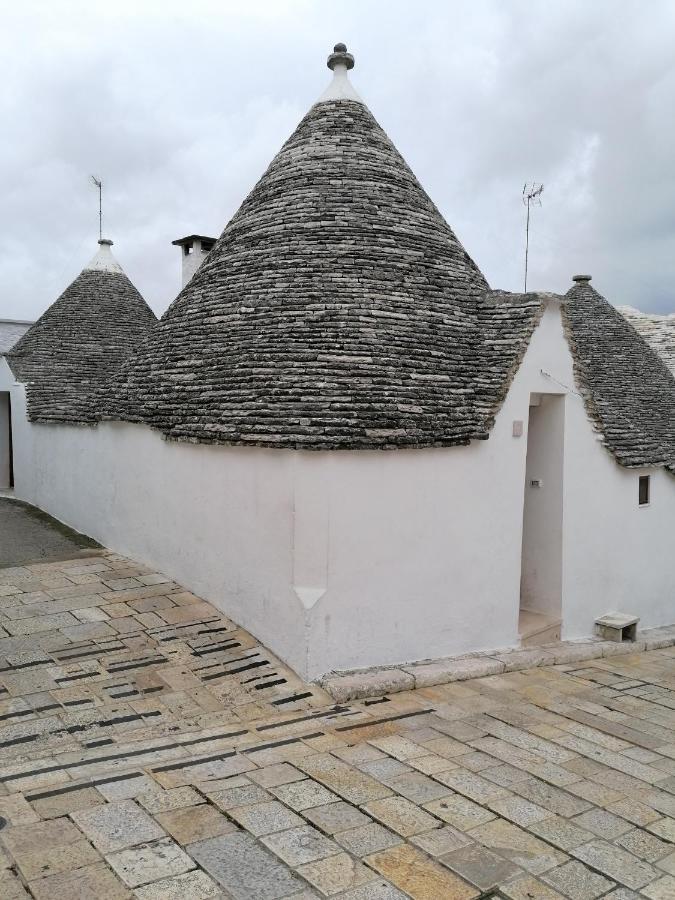 Вилла Trullo Dell'Angolo Альберобелло Экстерьер фото